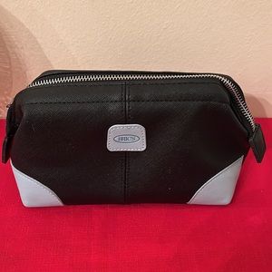 QATAR AIRLINES Bric’s Toiletry Case